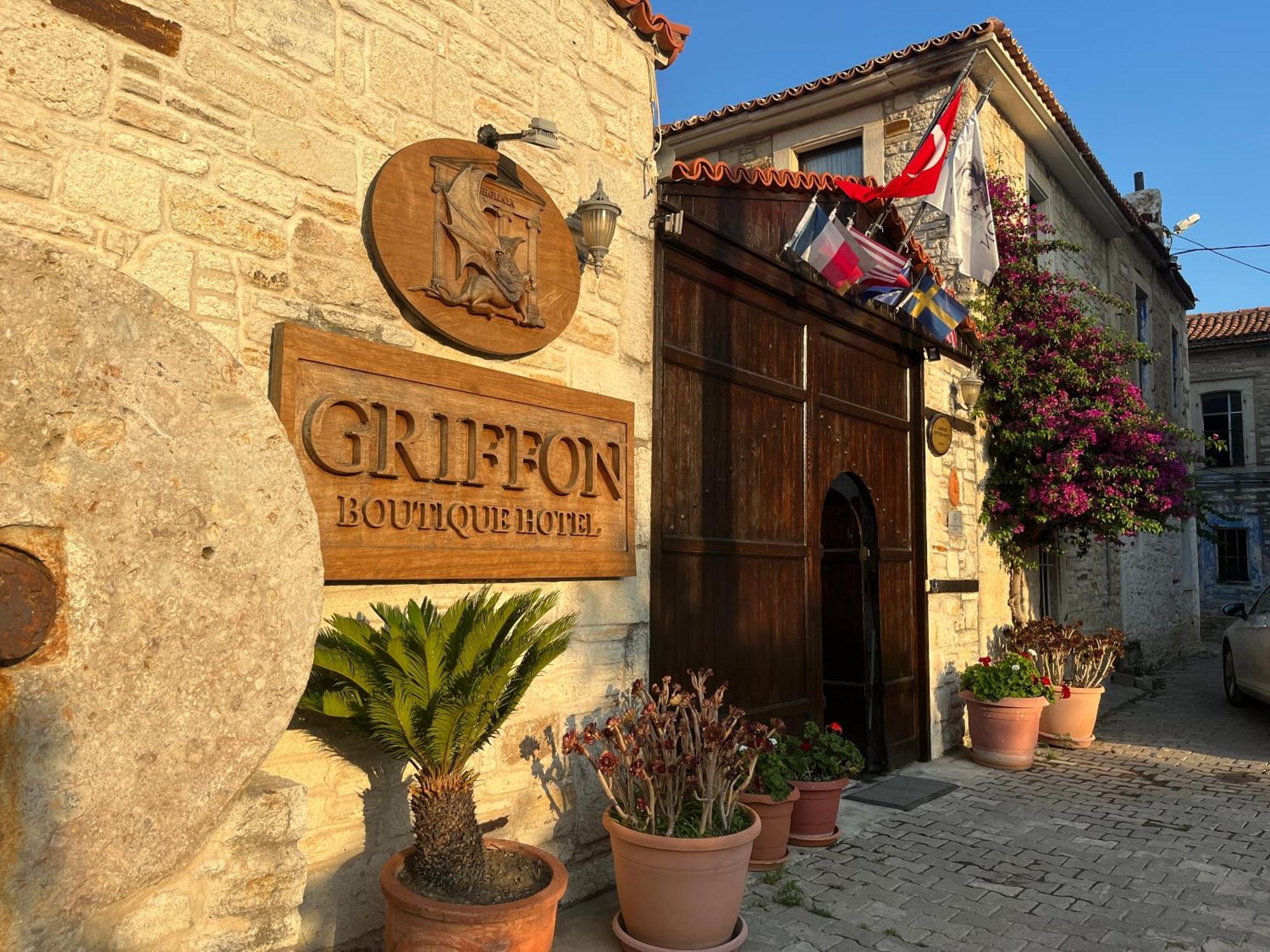 Griffon Hotel Yenifoca Exteriér fotografie
