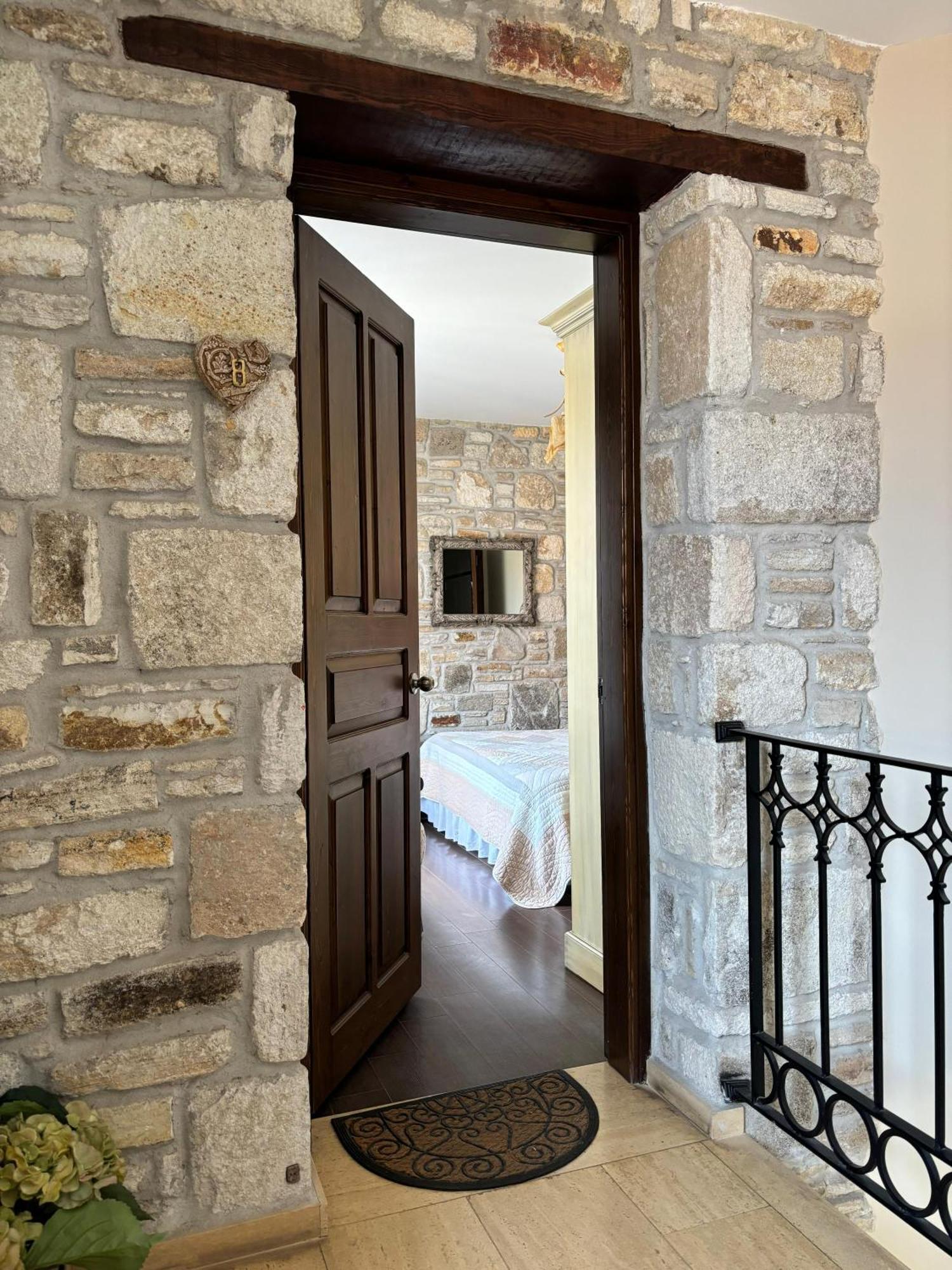 Griffon Hotel Yenifoca Exteriér fotografie